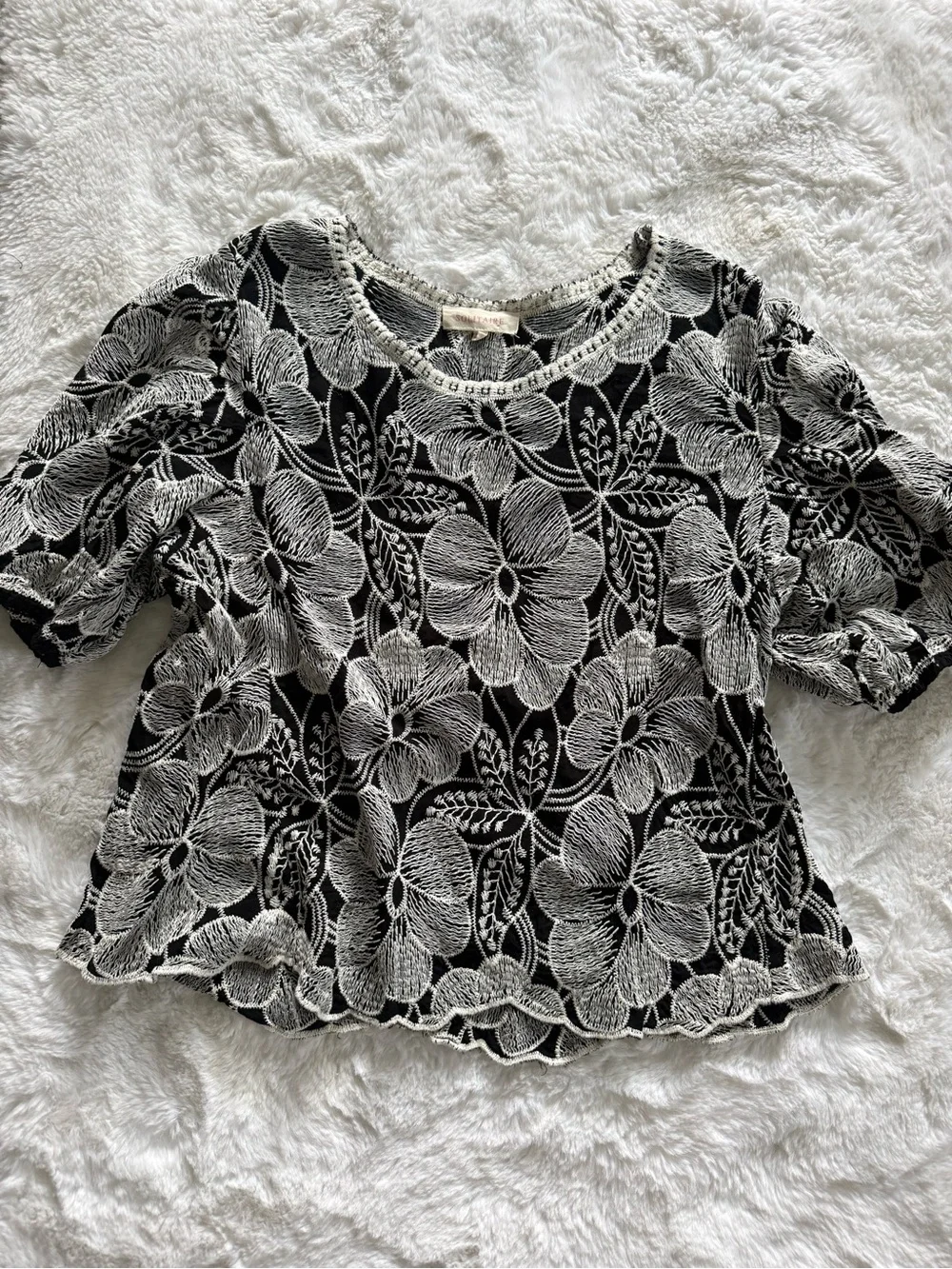 Anthropologie Solitaire Boho Floral Puff-Sleeve Embroidered Top